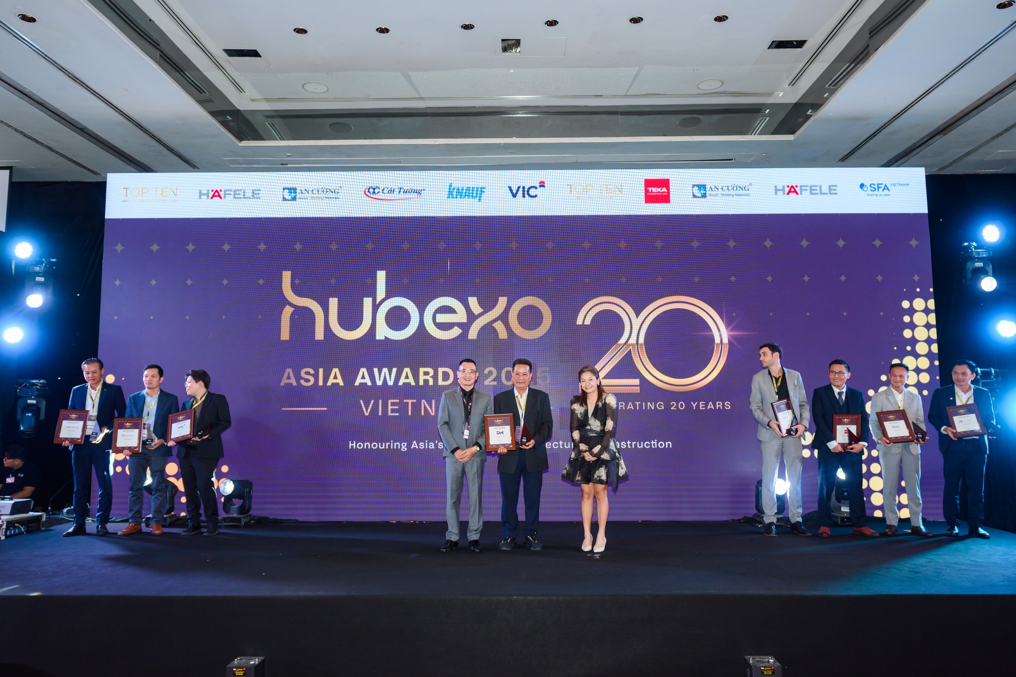 DH VIỆT NAM tài trợ Hubexo Asian Award
